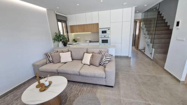 Casa independiente en calle Diego Borrego