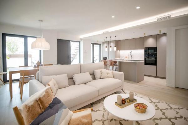 Chalet adosado en calle Comunidad Castellano-Mancheg