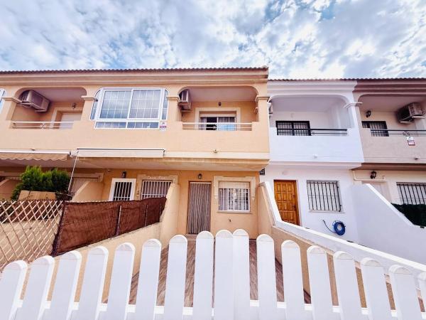 Casa independiente en avenida de Levante