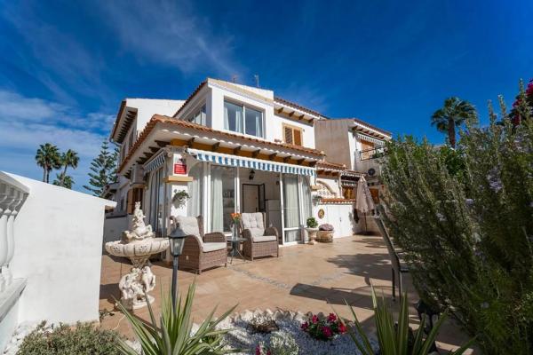 Chalet adosado en CL Rio Guadalquivir, 102