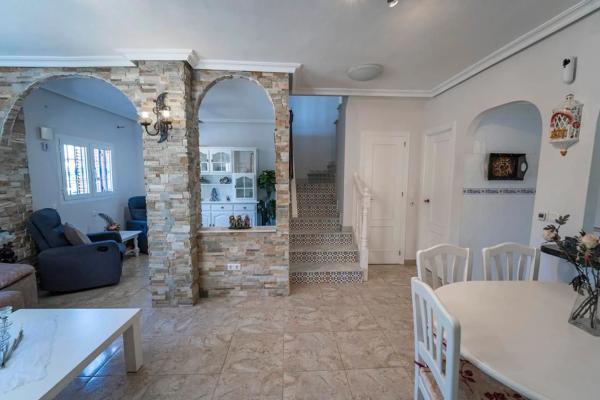 Chalet adosado en CL Rio Guadalquivir, 102