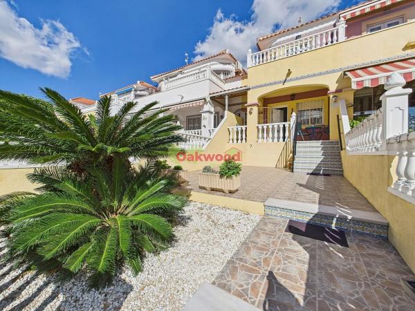 Chalet adosado en calle Albahaca