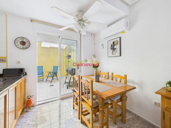 Chalet adosado en calle Albahaca