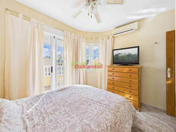 Chalet adosado en calle Albahaca