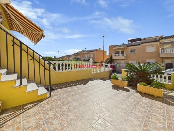 Chalet adosado en calle Albahaca