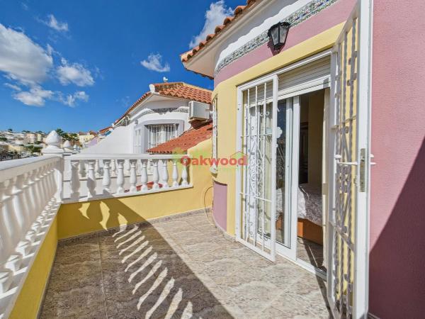 Chalet adosado en calle Albahaca