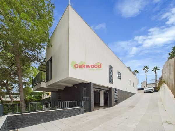 Chalet en calle Abeto