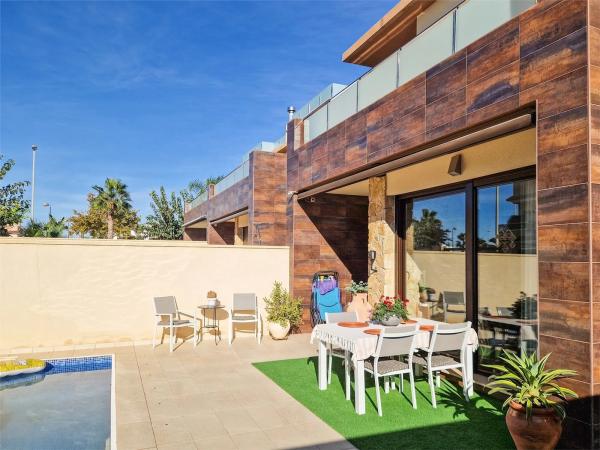 Casa independiente en calle Corbeta