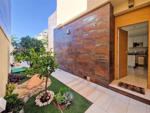 Casa independiente en calle Corbeta