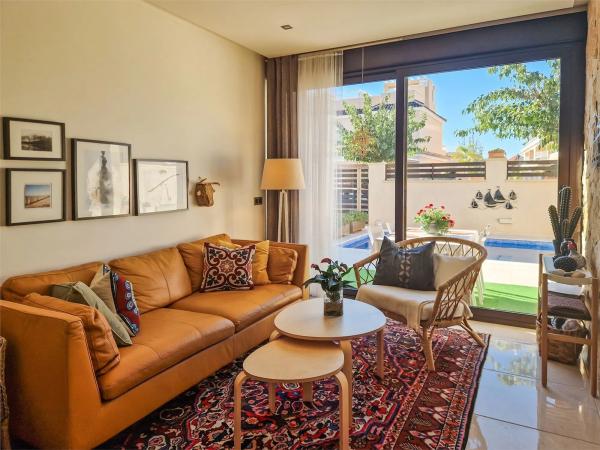 Casa independiente en calle Corbeta