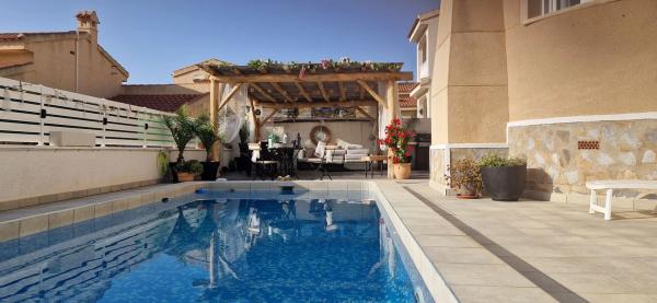 Casa independiente en calle Sierra de Segura, 8