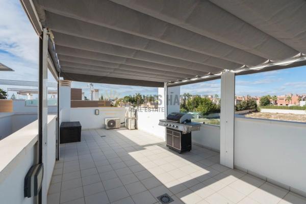 Casa independiente en calle Numero 5, 20 -30