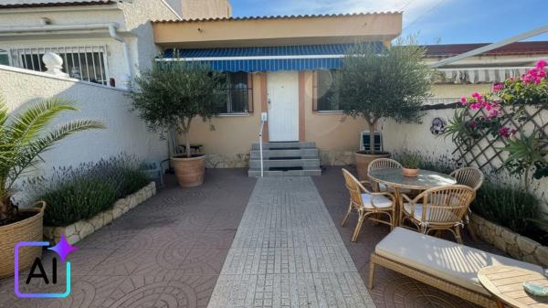 Chalet pareado en plaza de Las Costas, 48