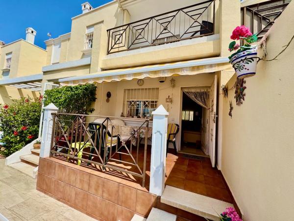 Chalet pareado en calle Tarragona, 24