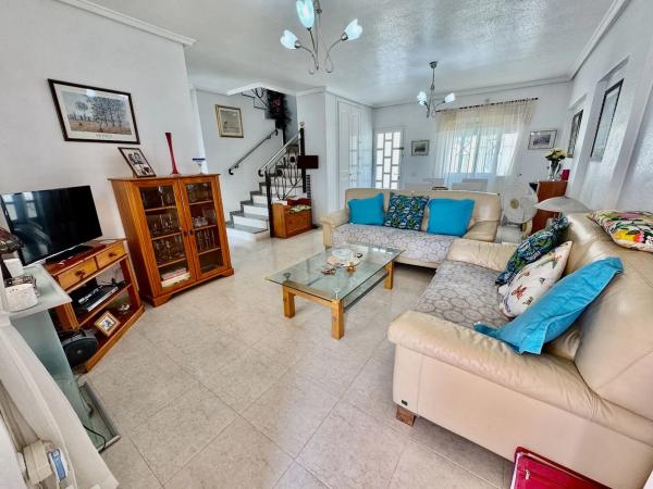 Chalet pareado en calle Tarragona, 24