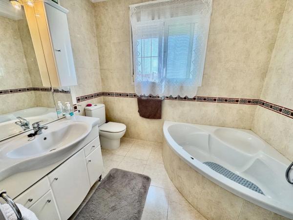 Chalet pareado en calle Tarragona, 24