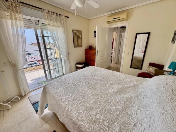 Chalet pareado en calle Tarragona, 24