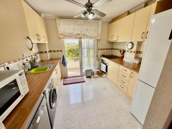 Chalet pareado en calle Tarragona, 24