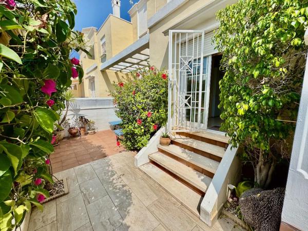 Chalet pareado en calle Tarragona, 24