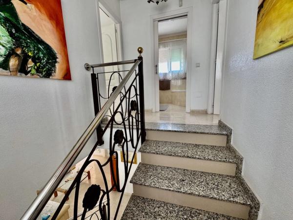 Chalet pareado en calle Tarragona, 24