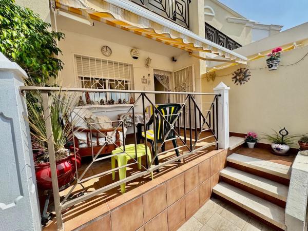 Chalet pareado en calle Tarragona, 24