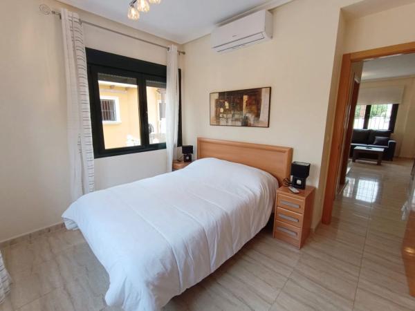 Chalet pareado en calle Vigo, 13