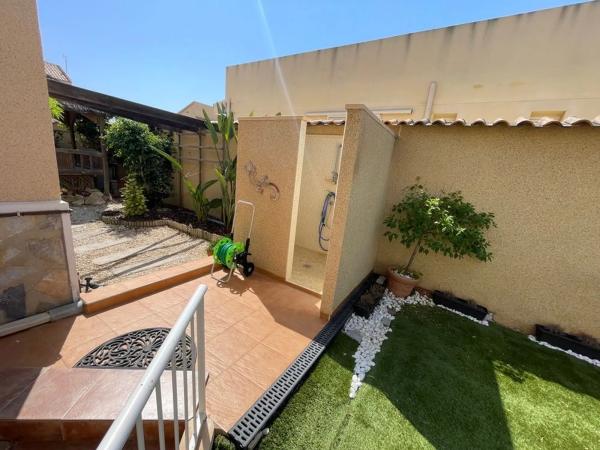 Casa independiente en calle Africa, 757