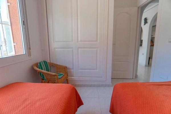 Chalet en calle Oceanía, 1