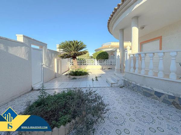 Chalet en calle Pontevedra, 17