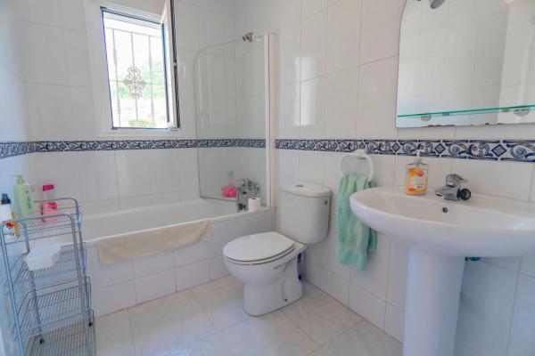 Chalet en calle Oceanía, 1