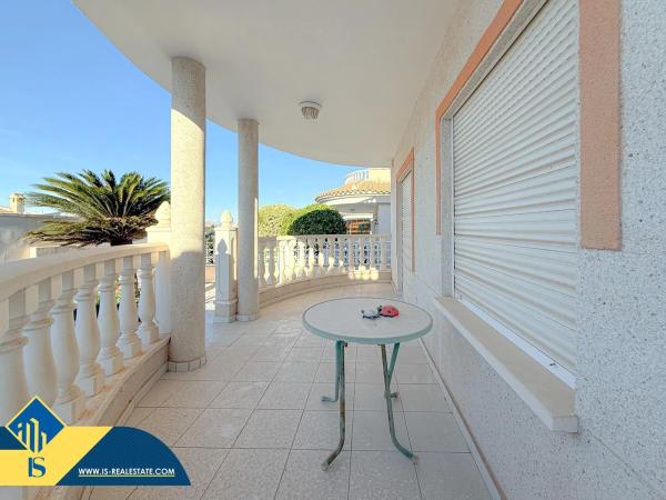 Chalet en calle Pontevedra, 17