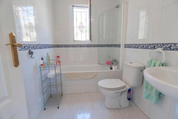 Chalet en calle Oceanía, 1