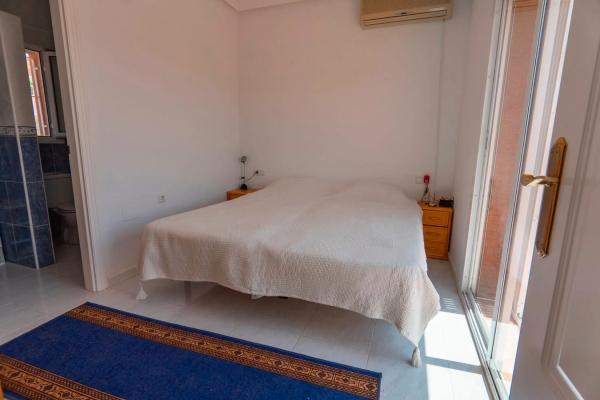 Chalet en calle Oceanía, 1