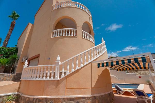 Chalet en calle Oceanía, 1