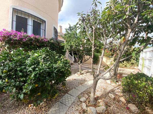 Chalet en calle Baja, 14