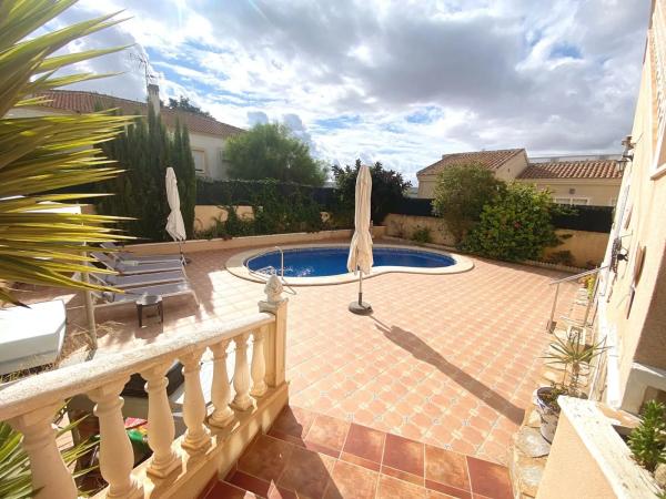 Chalet en calle Baja, 14