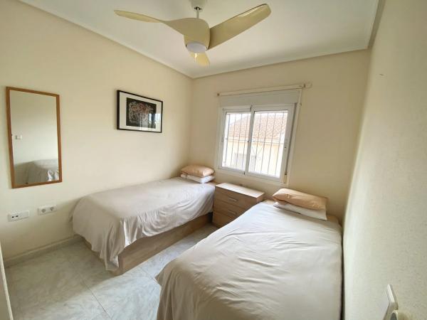 Chalet en calle Baja, 14