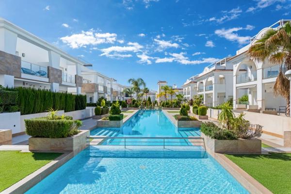 Chalet adosado en avenida de Almería, 4