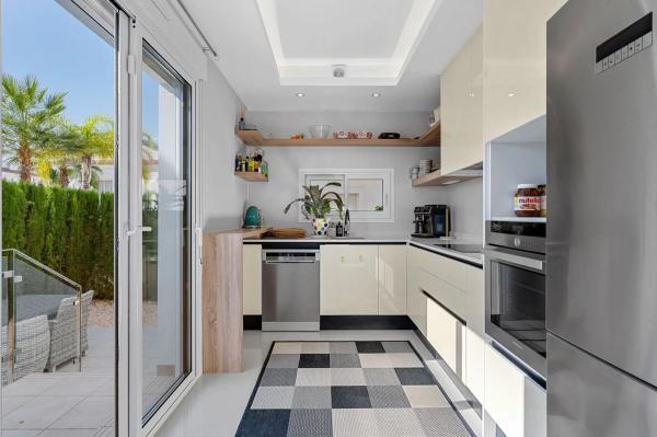 Chalet adosado en avenida de Almería, 4