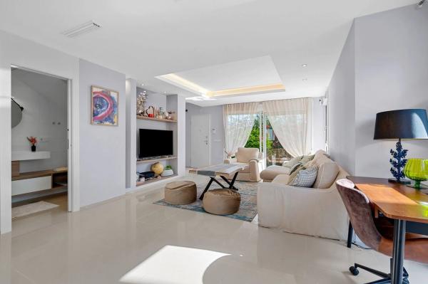 Chalet adosado en avenida de Almería, 4