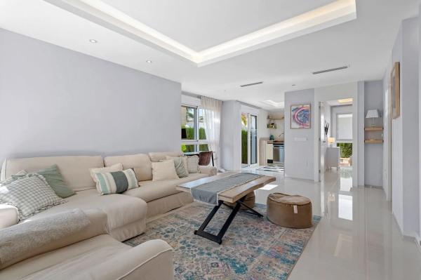 Chalet adosado en avenida de Almería, 4