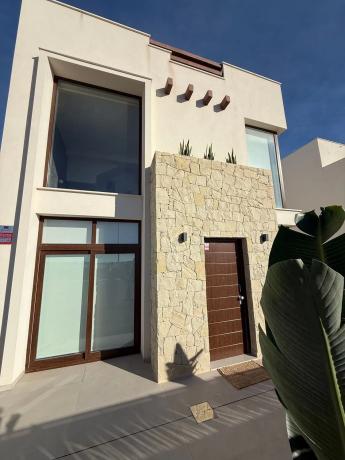 Casa independiente en calle Número Tres, 48