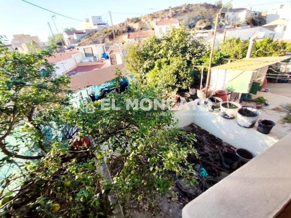 Casa independiente en calle Cecilio Aráez