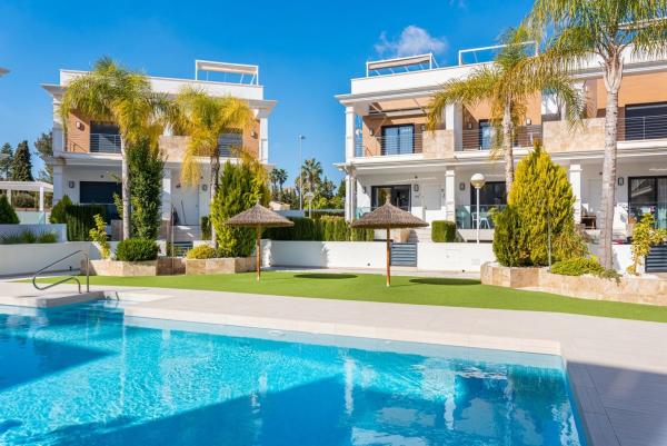 Chalet pareado en calle Numero 5, 30