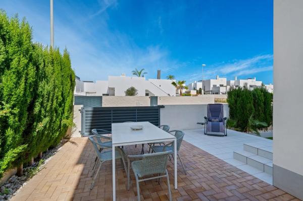 Chalet pareado en calle Numero 5, 30