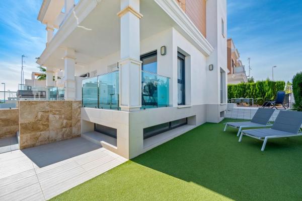 Chalet pareado en calle Numero 5, 30