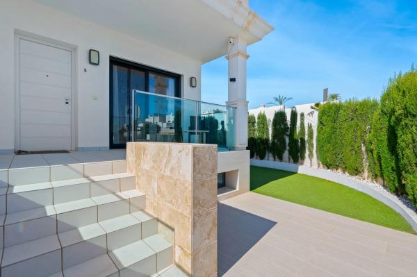 Chalet pareado en calle Numero 5, 30