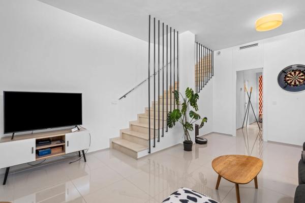 Chalet pareado en calle Numero 5, 30