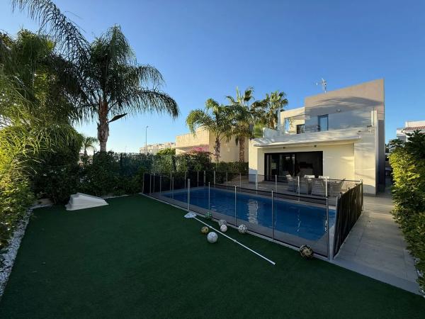 Casa independiente en Av Salvador Del, 55