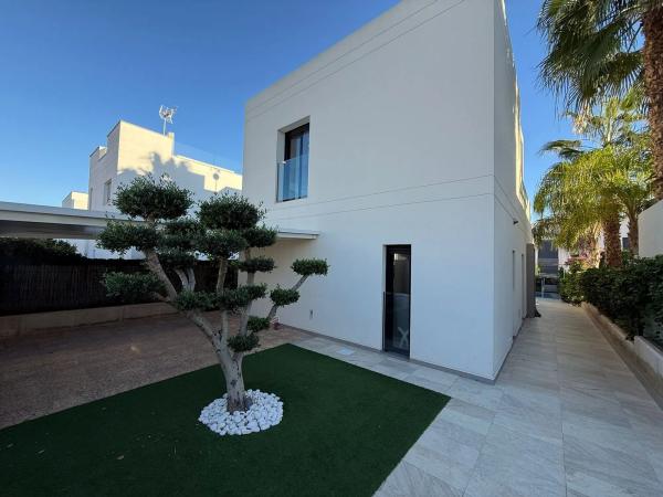 Casa independiente en Av Salvador Del, 55